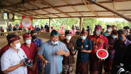 Bupati Buleleng Apresiasi Pelestarian Seni dan Budaya Tradisional Gangsing di Desa Gobleg